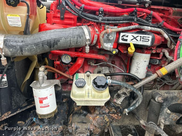 image for item DQ0902 2018 Freightliner Cascadia 125  semi truck