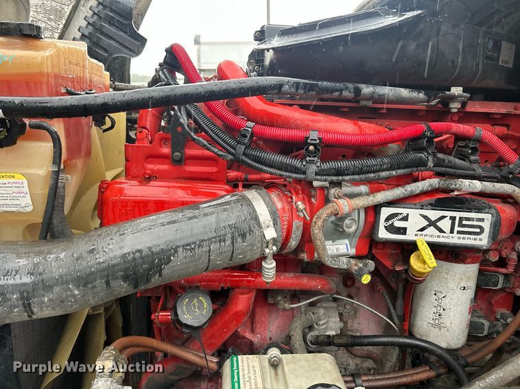 image for item DQ0902 2018 Freightliner Cascadia 125  semi truck