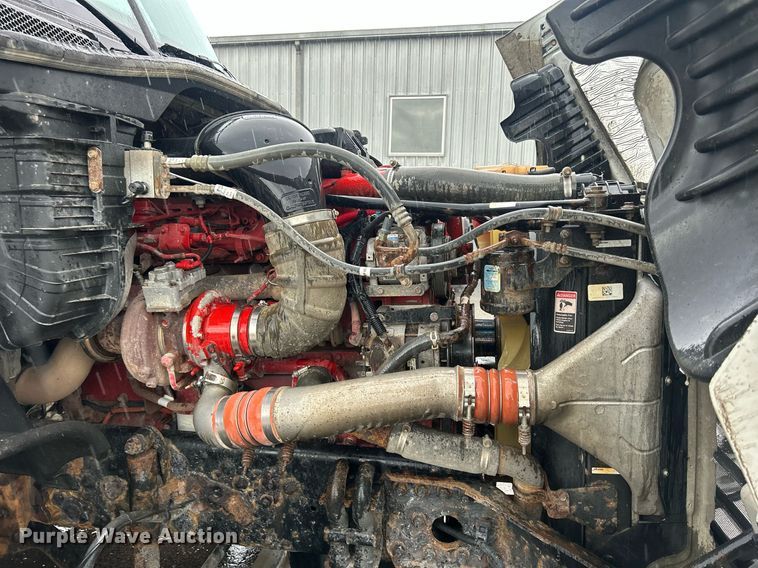 image for item DQ0902 2018 Freightliner Cascadia 125  semi truck