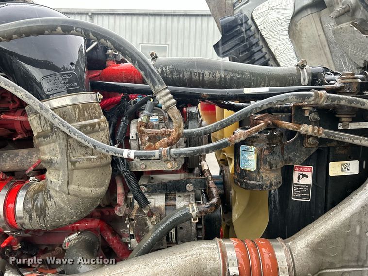 image for item DQ0902 2018 Freightliner Cascadia 125  semi truck