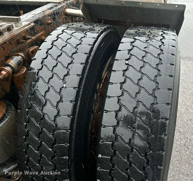 image for item DQ0902 2018 Freightliner Cascadia 125  semi truck