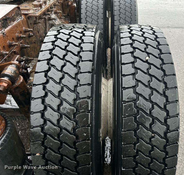 image for item DQ0902 2018 Freightliner Cascadia 125  semi truck