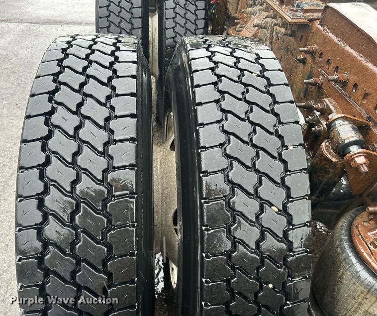 image for item DQ0902 2018 Freightliner Cascadia 125  semi truck