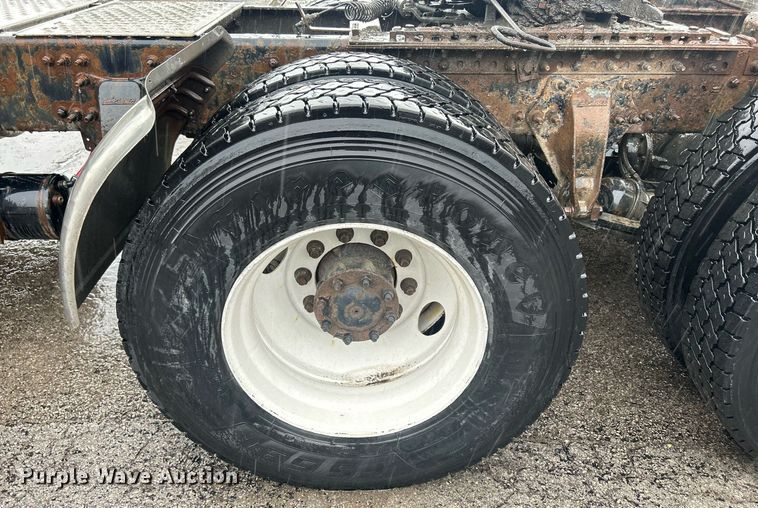 image for item DQ0902 2018 Freightliner Cascadia 125  semi truck