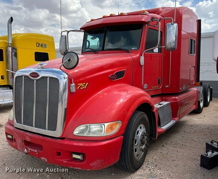 image for item DQ1377 2011 Peterbilt 386  semi truck
