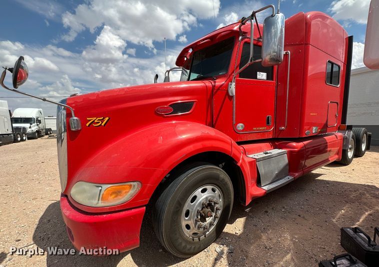image for item DQ1377 2011 Peterbilt 386  semi truck
