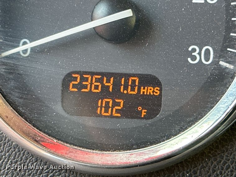 image for item DQ1377 2011 Peterbilt 386  semi truck