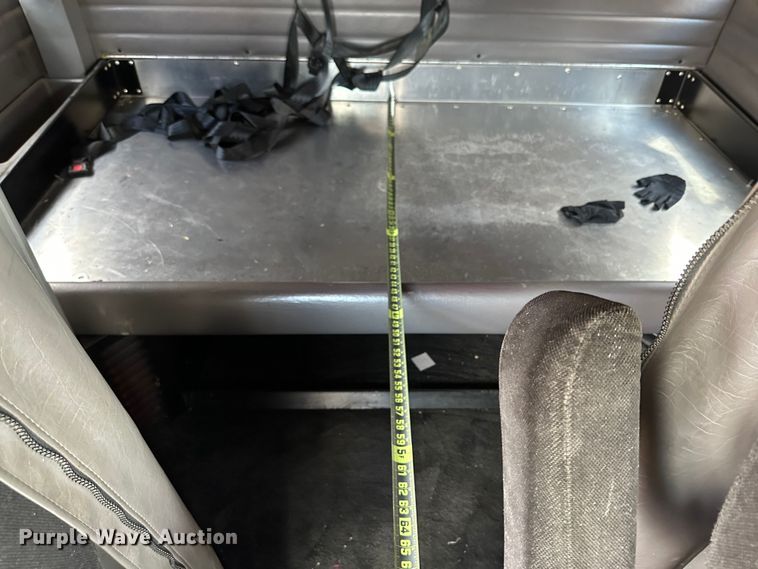 image for item DQ1377 2011 Peterbilt 386  semi truck