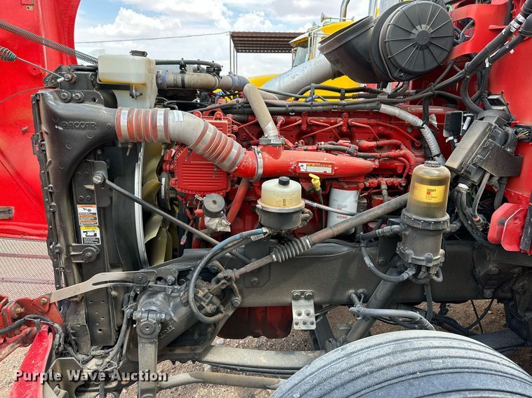 image for item DQ1377 2011 Peterbilt 386  semi truck