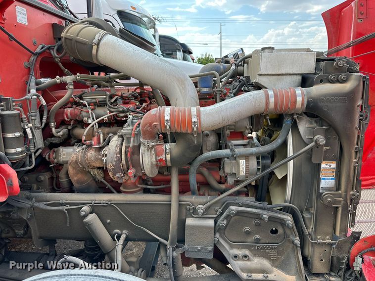 image for item DQ1377 2011 Peterbilt 386  semi truck