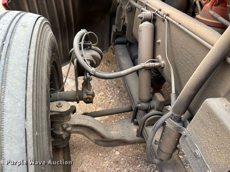 image for item DQ1377 2011 Peterbilt 386  semi truck