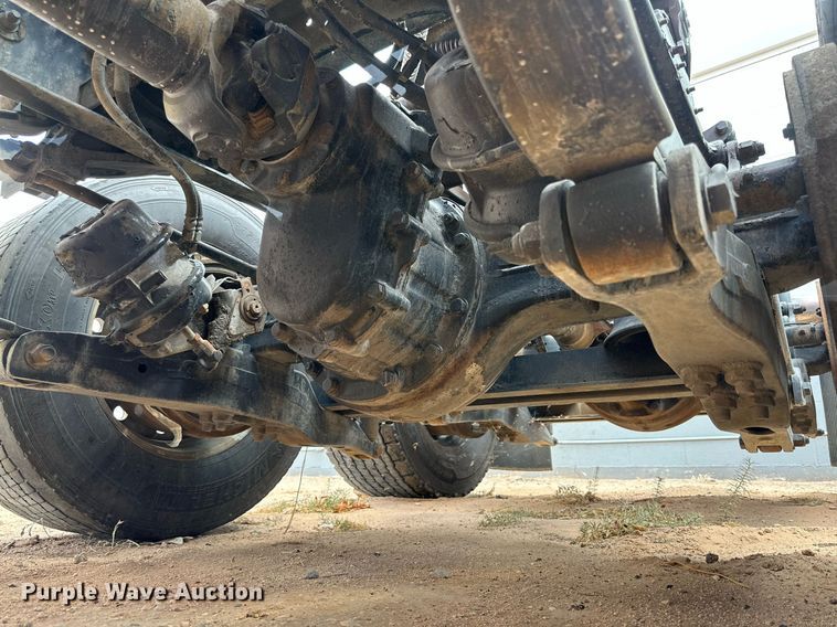 image for item DQ1377 2011 Peterbilt 386  semi truck