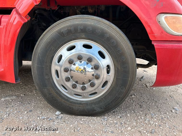 image for item DQ1377 2011 Peterbilt 386  semi truck