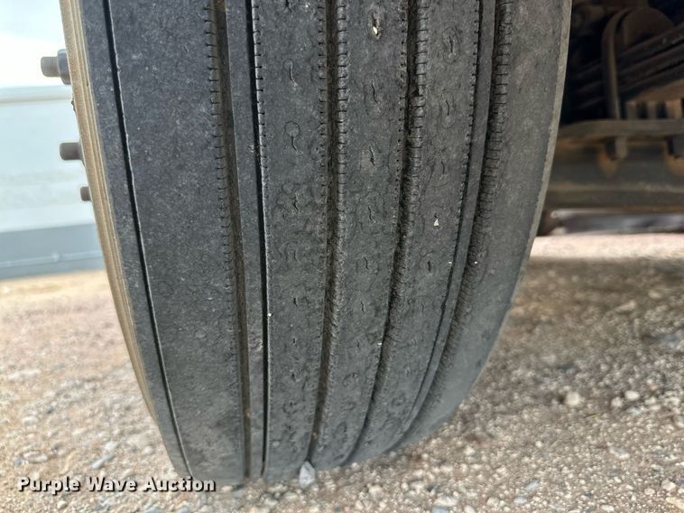 image for item DQ1377 2011 Peterbilt 386  semi truck