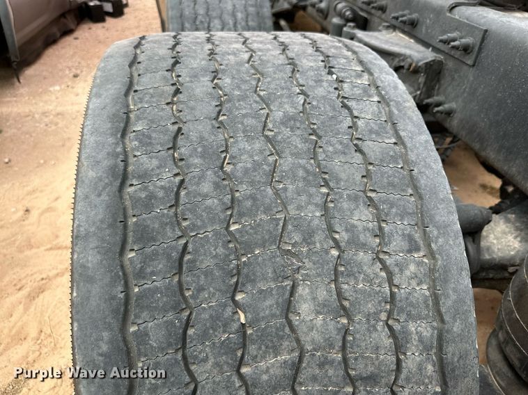 image for item DQ1377 2011 Peterbilt 386  semi truck