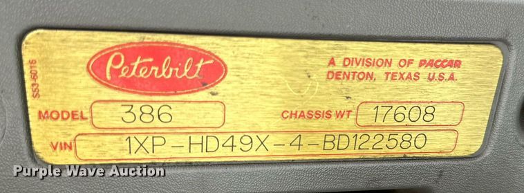 image for item DQ1377 2011 Peterbilt 386  semi truck
