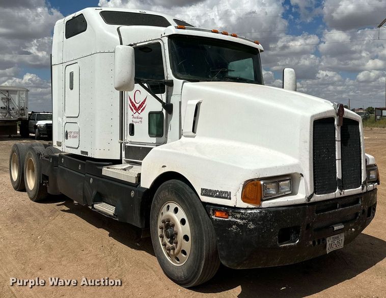 image for item DQ1386 2004 Kenworth T600  semi truck