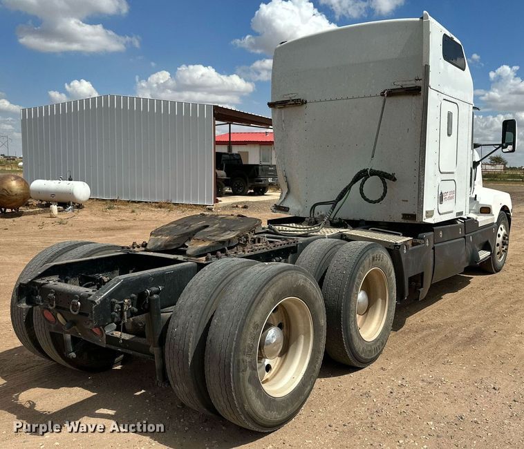 image for item DQ1386 2004 Kenworth T600  semi truck