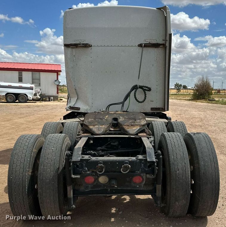 image for item DQ1386 2004 Kenworth T600  semi truck