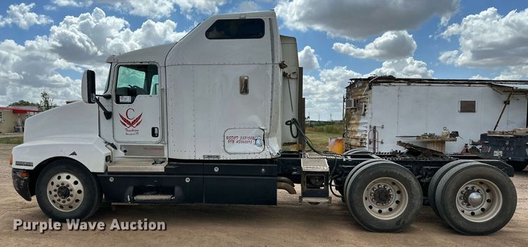 image for item DQ1386 2004 Kenworth T600  semi truck