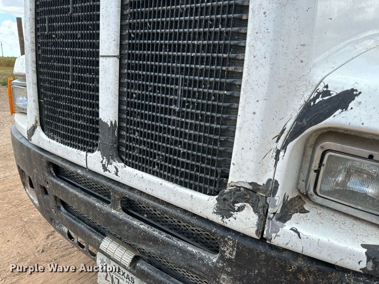 image for item DQ1386 2004 Kenworth T600  semi truck