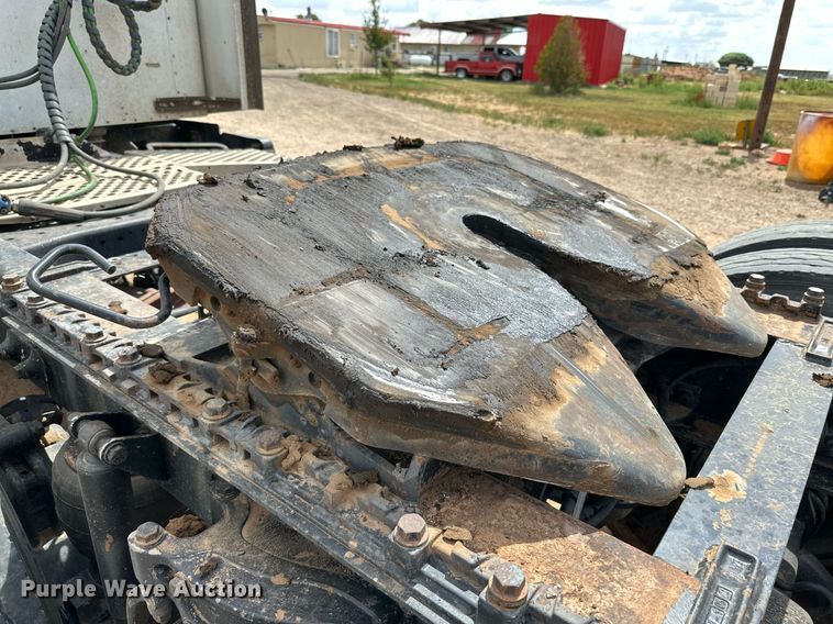 image for item DQ1386 2004 Kenworth T600  semi truck