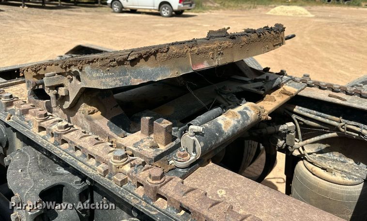 image for item DQ1386 2004 Kenworth T600  semi truck