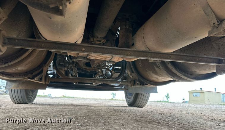 image for item DQ1386 2004 Kenworth T600  semi truck