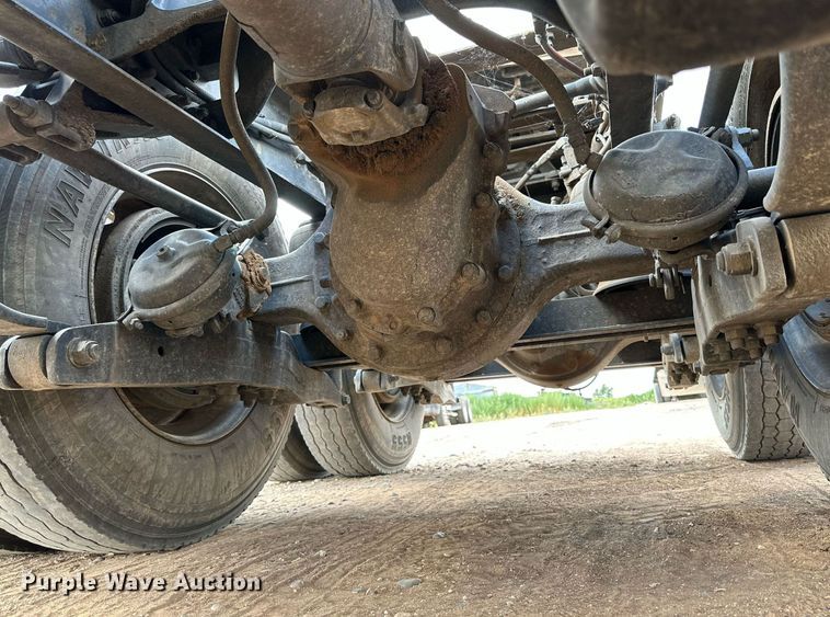 image for item DQ1386 2004 Kenworth T600  semi truck