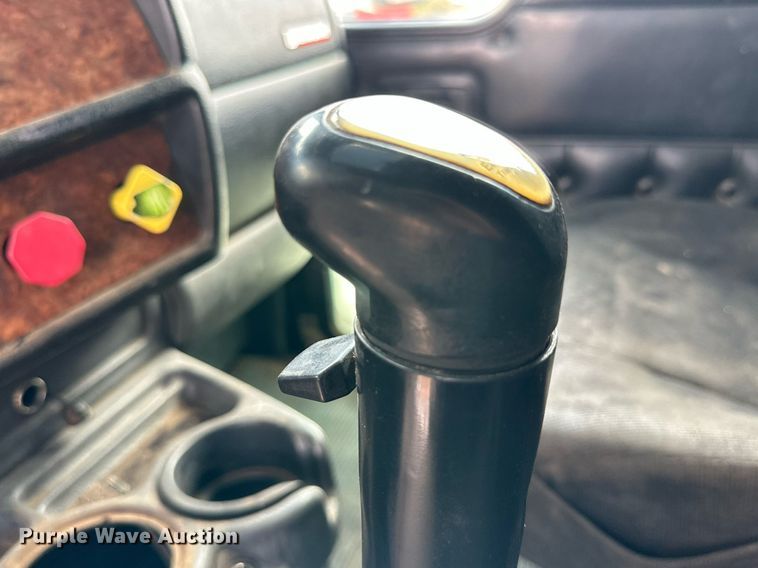 image for item DQ1386 2004 Kenworth T600  semi truck