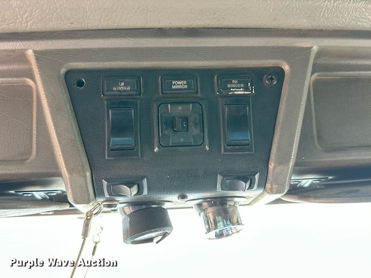 image for item DQ1386 2004 Kenworth T600  semi truck