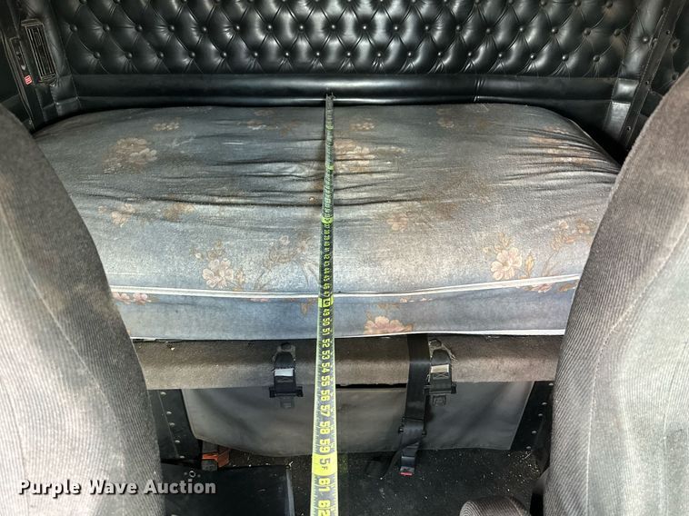 image for item DQ1386 2004 Kenworth T600  semi truck