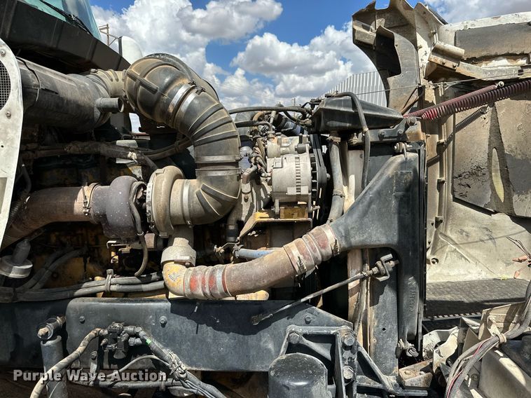 image for item DQ1386 2004 Kenworth T600  semi truck