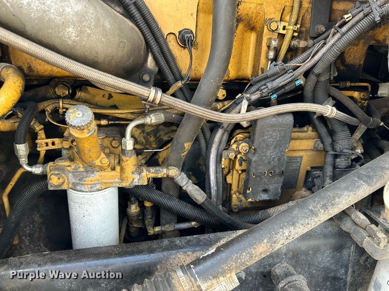 image for item DQ1386 2004 Kenworth T600  semi truck