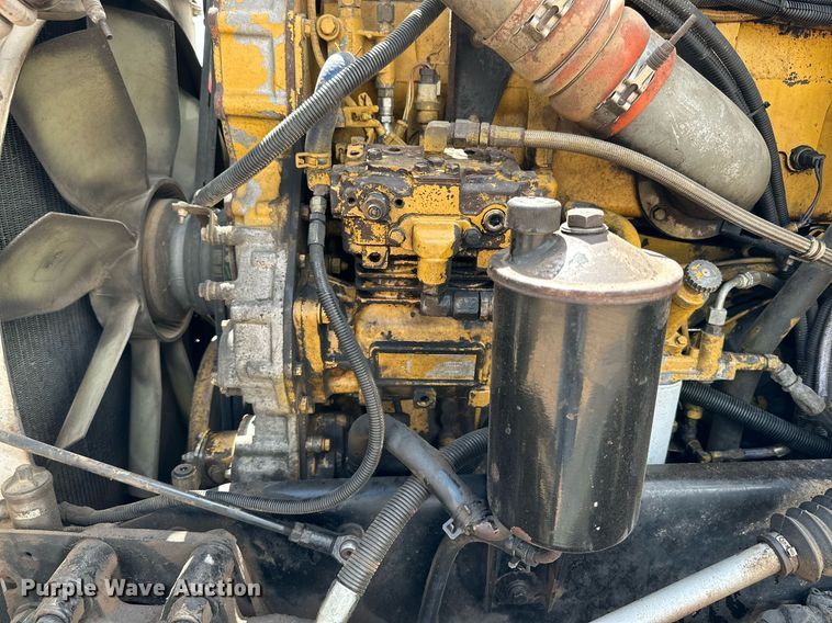 image for item DQ1386 2004 Kenworth T600  semi truck