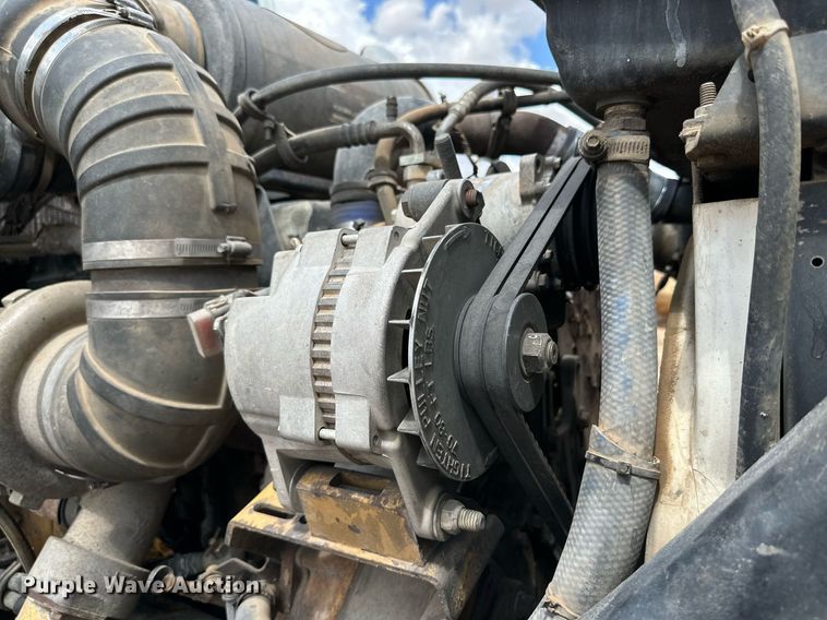 image for item DQ1386 2004 Kenworth T600  semi truck