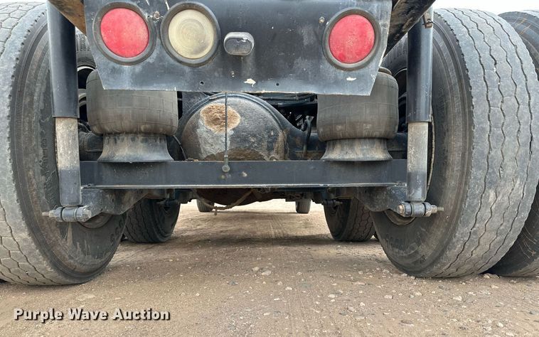 image for item DQ1386 2004 Kenworth T600  semi truck