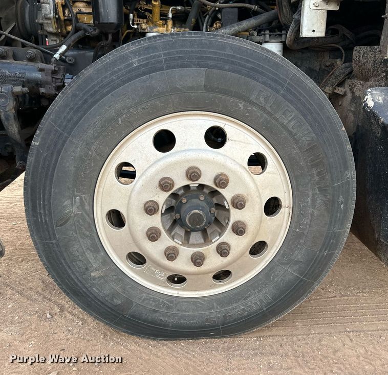 image for item DQ1386 2004 Kenworth T600  semi truck