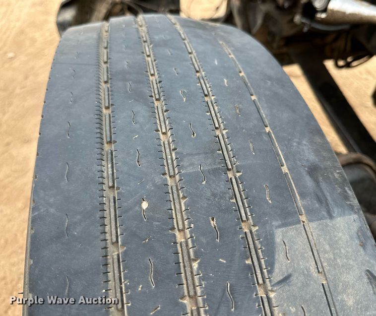 image for item DQ1386 2004 Kenworth T600  semi truck