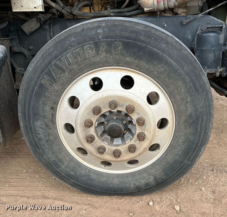 image for item DQ1386 2004 Kenworth T600  semi truck