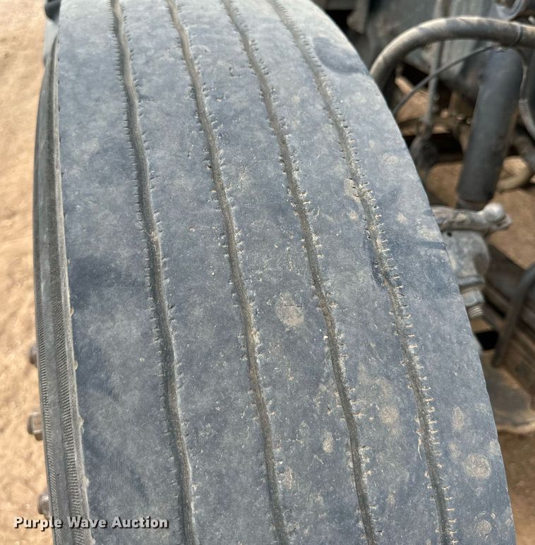 image for item DQ1386 2004 Kenworth T600  semi truck