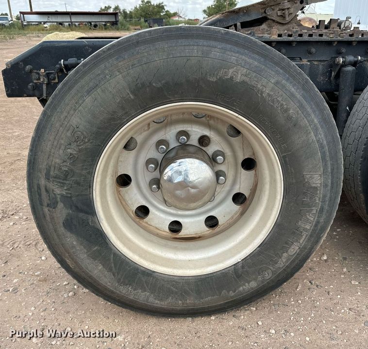 image for item DQ1386 2004 Kenworth T600  semi truck