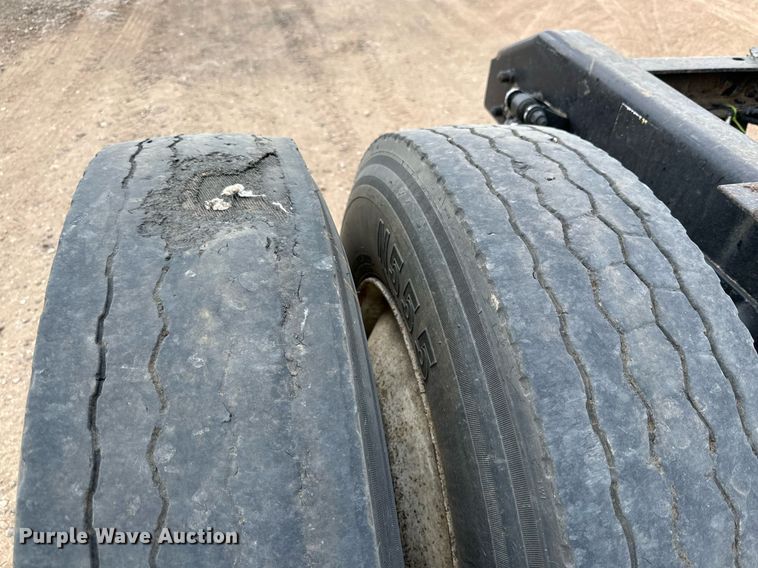 image for item DQ1386 2004 Kenworth T600  semi truck