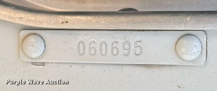 image for item DQ1386 2004 Kenworth T600  semi truck