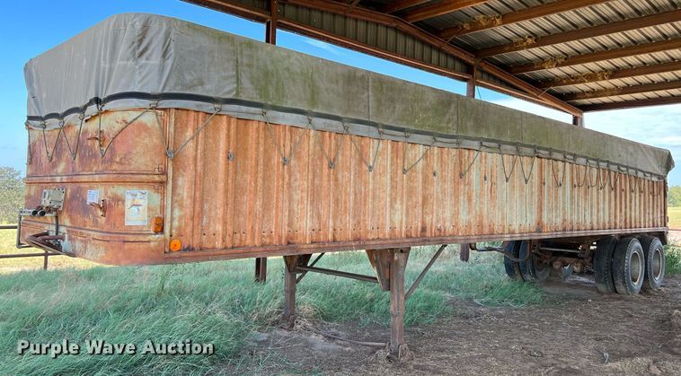 image for item DQ2158 1970 Wilson  grain trailer