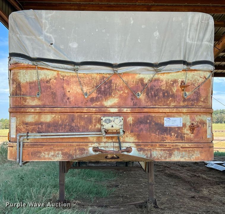 image for item DQ2158 1970 Wilson  grain trailer