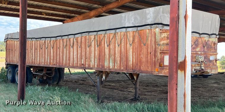 image for item DQ2158 1970 Wilson  grain trailer