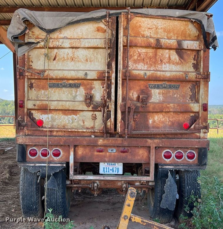 image for item DQ2158 1970 Wilson  grain trailer