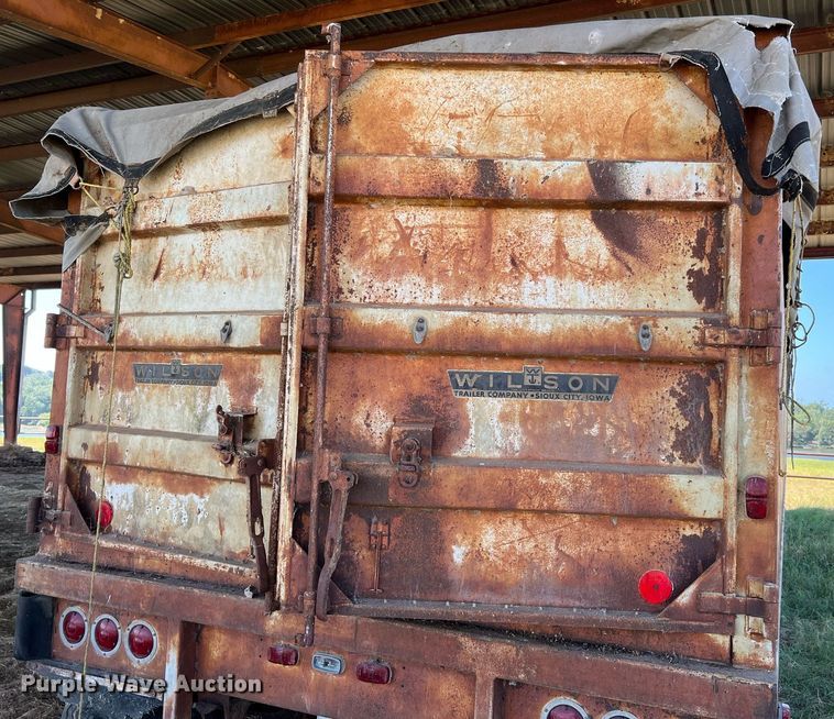 image for item DQ2158 1970 Wilson  grain trailer