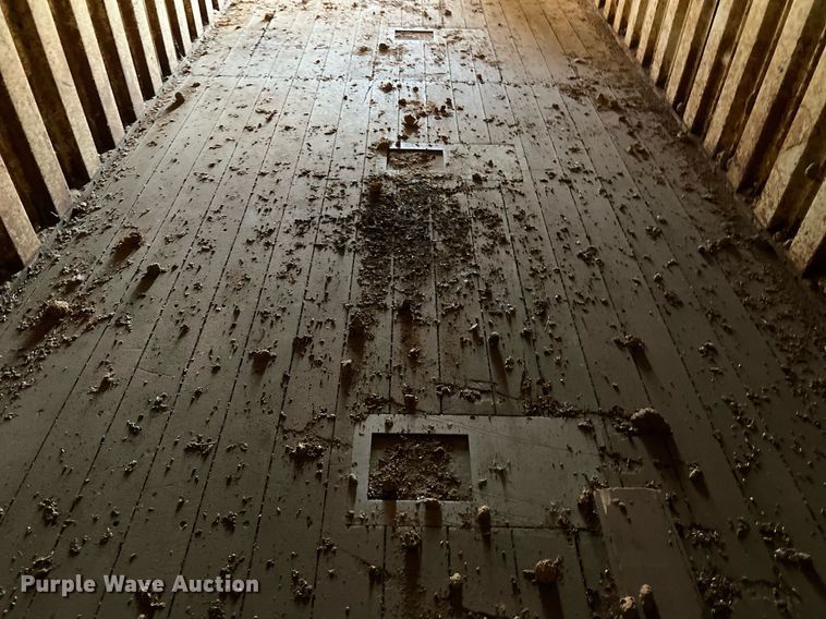 image for item DQ2158 1970 Wilson  grain trailer